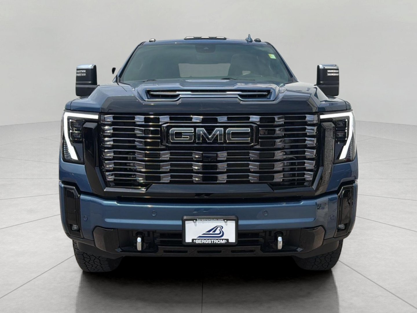 Used 2026 GMC Sierra 3500 Denali Ultimate AWD/4WD image 2
