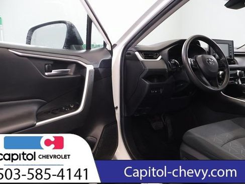 Used 2020 Toyota RAV4 XLE w/ Carpet Mat Package AWD/4WD image 9