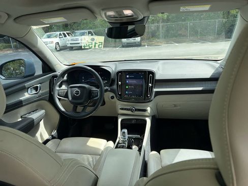 Used 2023 Volvo XC40 B5 Plus w/ Protection Package Premier image 23