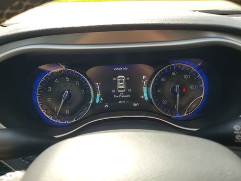 Used 2024 Chrysler Pacifica Touring-L AWD/4WD image 30