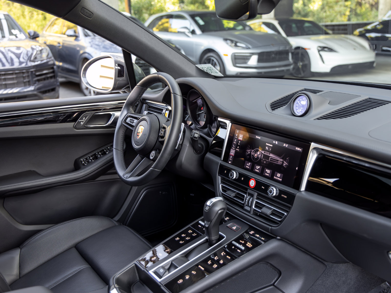 Certified 2025 Porsche Macan Turbo AWD/4WD image 63