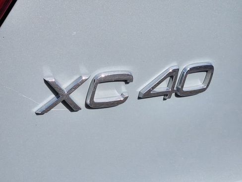 Certified 2025 Volvo XC40 B5 Plus image 16