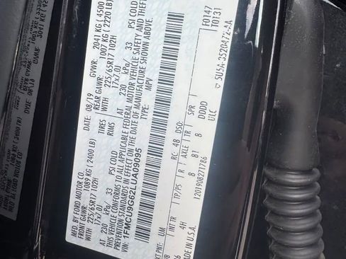 Used 2020 Ford Escape SE image 17