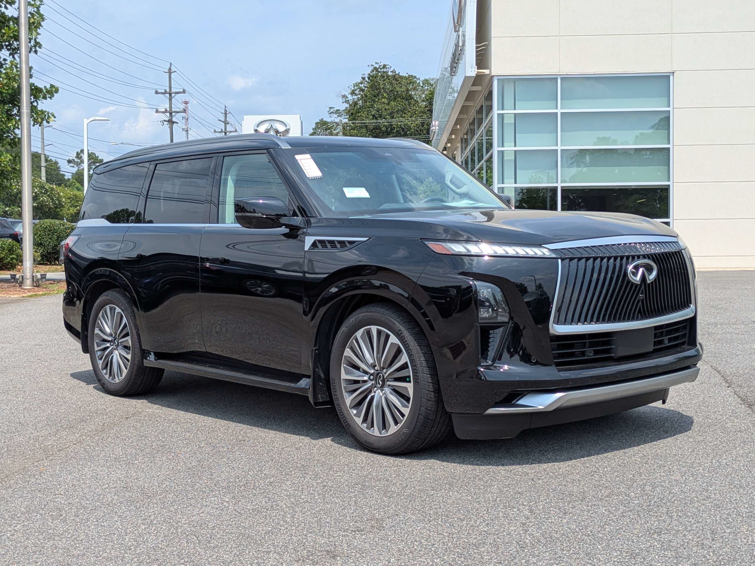 Used 2026 INFINITI QX80 Luxe w/ Cargo Package AWD/4WD image 1