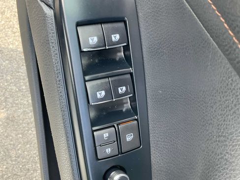 Used 2018 Toyota Camry XLE FWD image 16