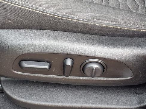 Used 2021 Chevrolet Equinox LT FWD image 4