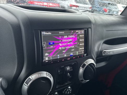 Used 2015 Jeep Wrangler Unlimited Sahara w/ Connectivity Group image 14