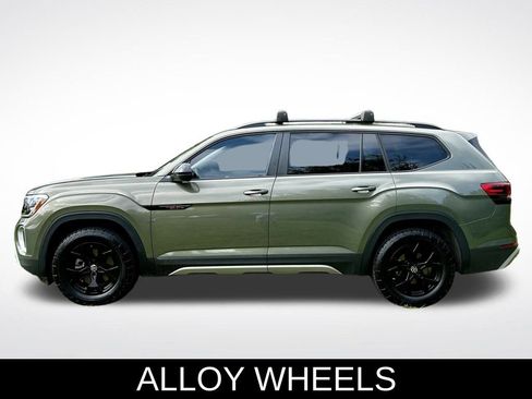 Used 2024 Volkswagen Atlas Peak Edition SEL image 3