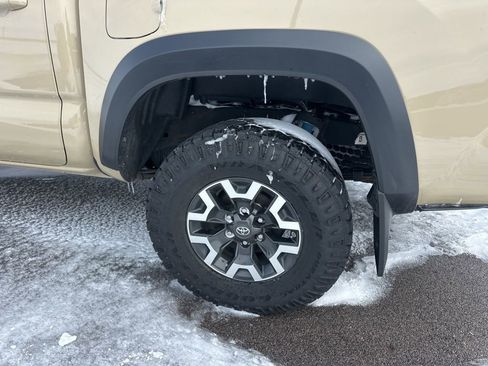 Used 2020 Toyota Tacoma TRD Off-Road image 13