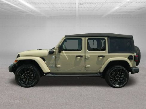 Used 2022 Jeep Wrangler Unlimited Sahara AWD/4WD image 4