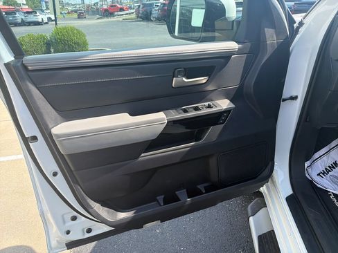 Used 2023 Toyota Tundra Limited AWD/4WD image 11