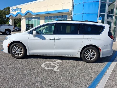 Used 2022 Chrysler Pacifica Touring-L FWD image 8