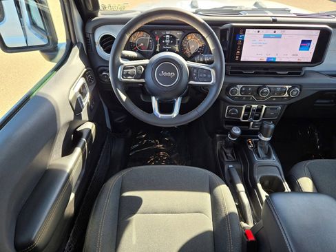Used 2024 Jeep Wrangler Unlimited Sahara AWD/4WD image 10