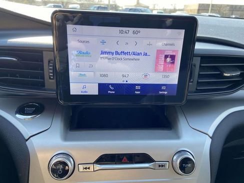 Used 2022 Ford Explorer XLT image 18