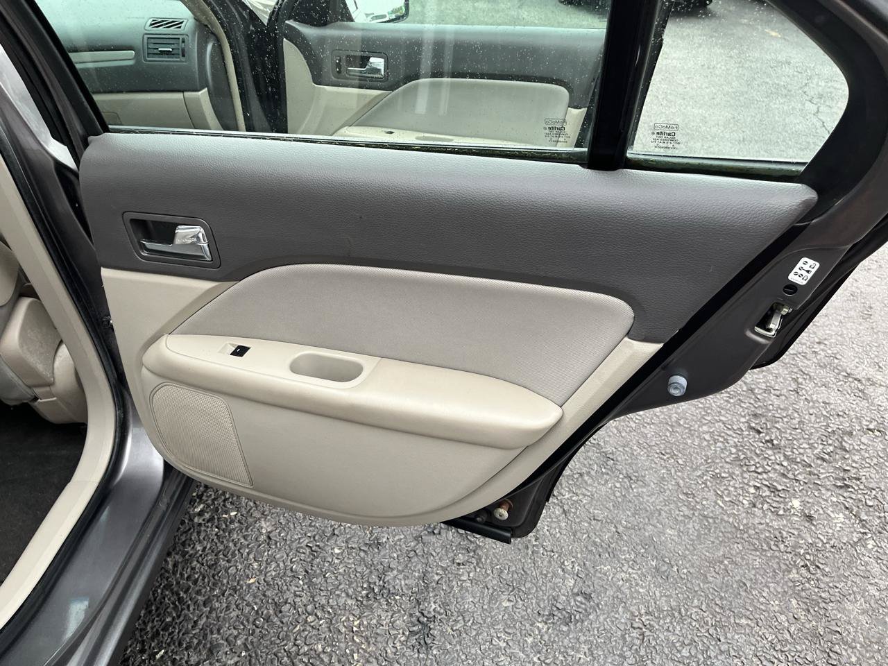 Used 2010 Ford Fusion SE FWD image 24