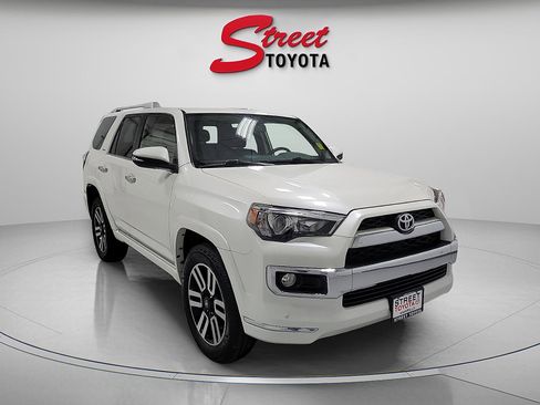 Certified 2018 Toyota 4Runner Limited image 5