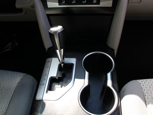 Used 2014 Toyota Camry LE FWD image 8