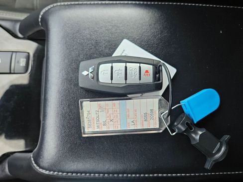 Used 2025 Mitsubishi Outlander SE image 29