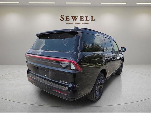 New 2025 Lincoln Navigator Reserve w/ Jet Appearance Package image 4