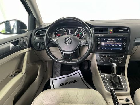 Certified 2019 Volkswagen Golf SE image 19