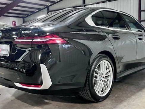Used 2025 BMW 530i RWD image 2