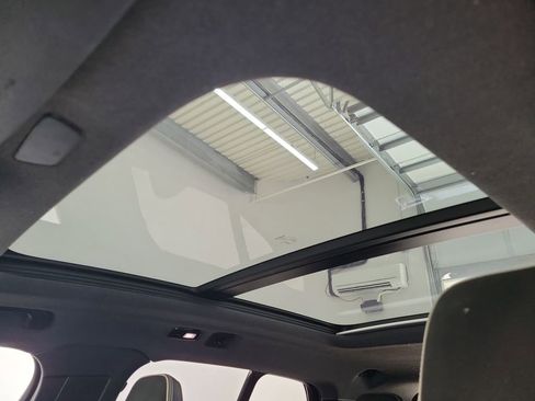 Used 2022 Volvo XC40 P8 Recharge Plus AWD/4WD image 19