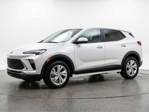 Used 2025 Buick Encore GX Preferred AWD/4WD image 3