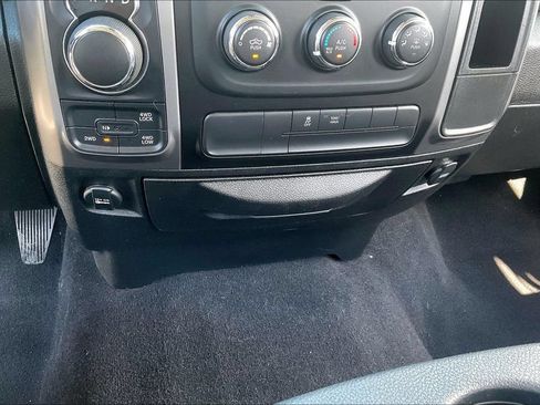 Used 2022 RAM 1500 Classic SLT AWD/4WD image 16