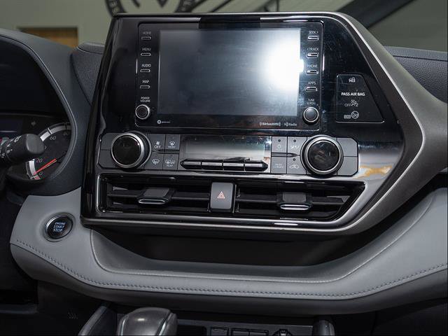 Used 2021 Toyota Highlander LE AWD/4WD image 14