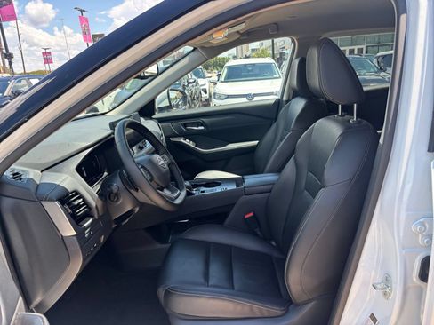 Used 2026 Nissan Rogue SL FWD image 29