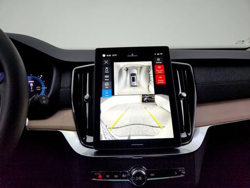 New 2025 Volvo XC90 T8 Plus w/ Protection Package Premier image 24