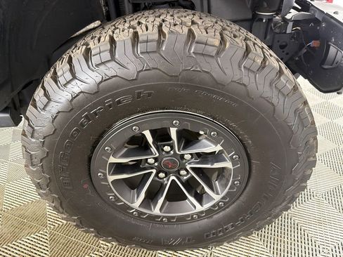 Used 2024 Jeep Wrangler Unlimited Rubicon AWD/4WD image 13