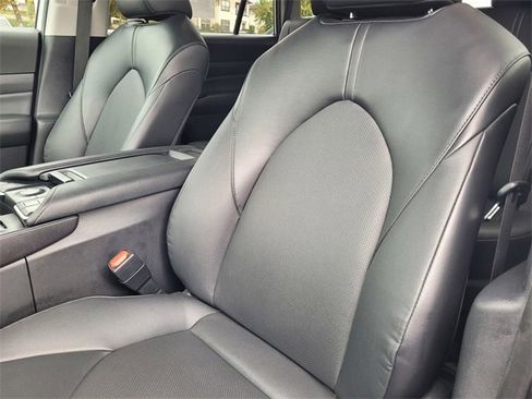 Certified 2024 Toyota Grand Highlander XLE image 20