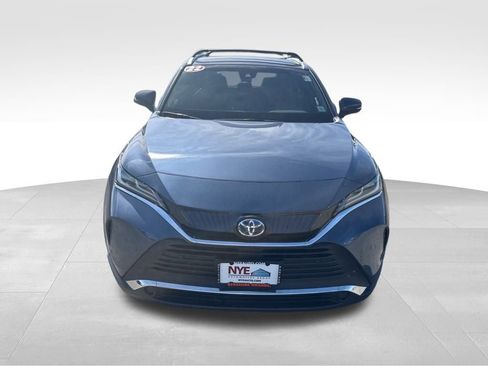 Used 2022 Toyota Venza XLE image 8