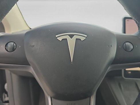 Used 2024 Tesla Model Y Long Range RWD image 19
