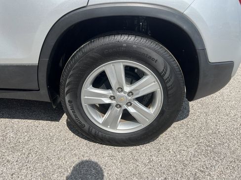 Used 2022 Chevrolet Trax LT w/ LT Convenience Package image 18