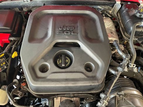 Used 2025 Jeep Wrangler Sahara image 31