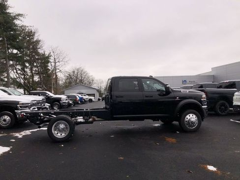New 2026 RAM 4500 Tradesman w/ Chrome Appearance Group AWD/4WD image 14