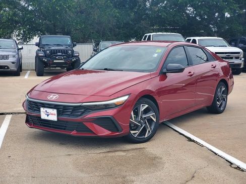 Used 2025 Hyundai Elantra Sport FWD image 31