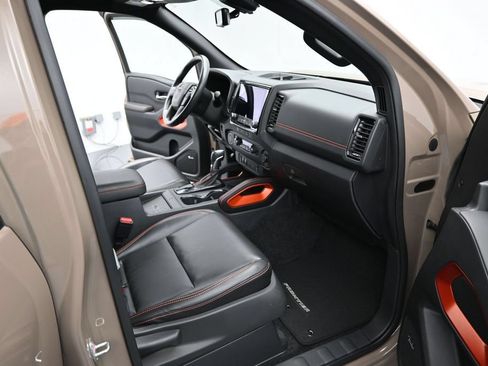 Used 2023 Nissan Frontier Pro-X w/ Pro-X Premium Package RWD image 6