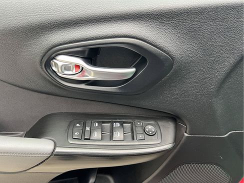 Used 2014 Jeep Cherokee Latitude w/ Comfort/Convenience Group FWD image 11