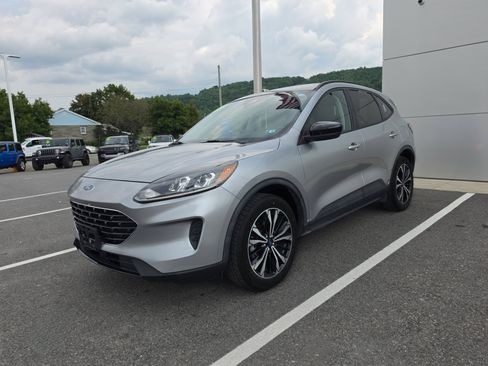 Used 2021 Ford Escape SE w/ SE Sport Appearance Package AWD/4WD image 7