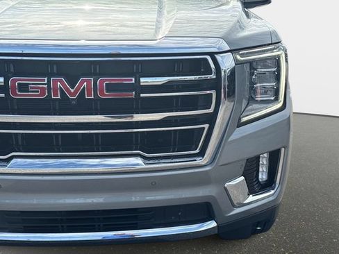 Used 2024 GMC Yukon SLT w/ SLT Premium Package AWD/4WD image 9