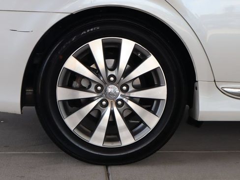 Used 2011 Toyota Avalon Limited FWD image 12