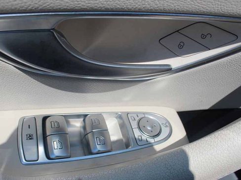 Used 2019 Mercedes-Benz E 300 image 13