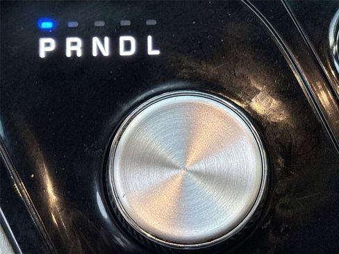 Used 2018 Chrysler Pacifica Touring-L image 17