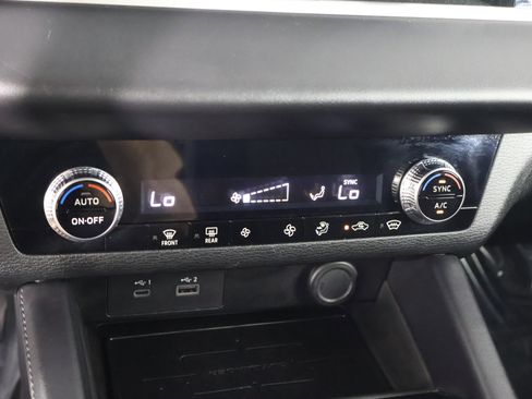 Used 2024 Mitsubishi Outlander ES image 29