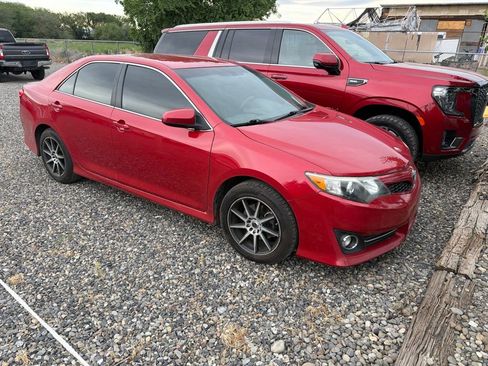 Used 2014 Toyota Camry SE FWD image 1