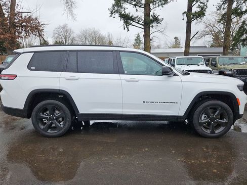 New 2025 Jeep Grand Cherokee L Limited w/ Black Appearance Package image 8