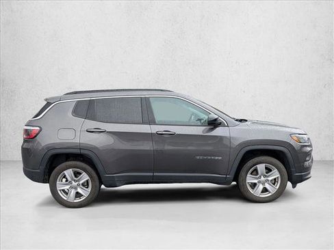 Used 2022 Jeep Compass Latitude image 4